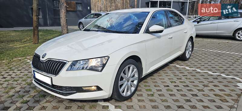 Лифтбек Skoda Superb 2016 в 