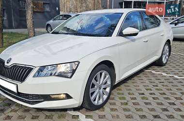 Лифтбек Skoda Superb 2016 в 