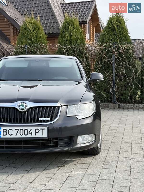 Лифтбек Skoda Superb 2013 в Стрые