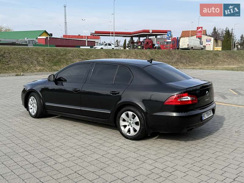 Лифтбек Skoda Superb 2013 в Стрые