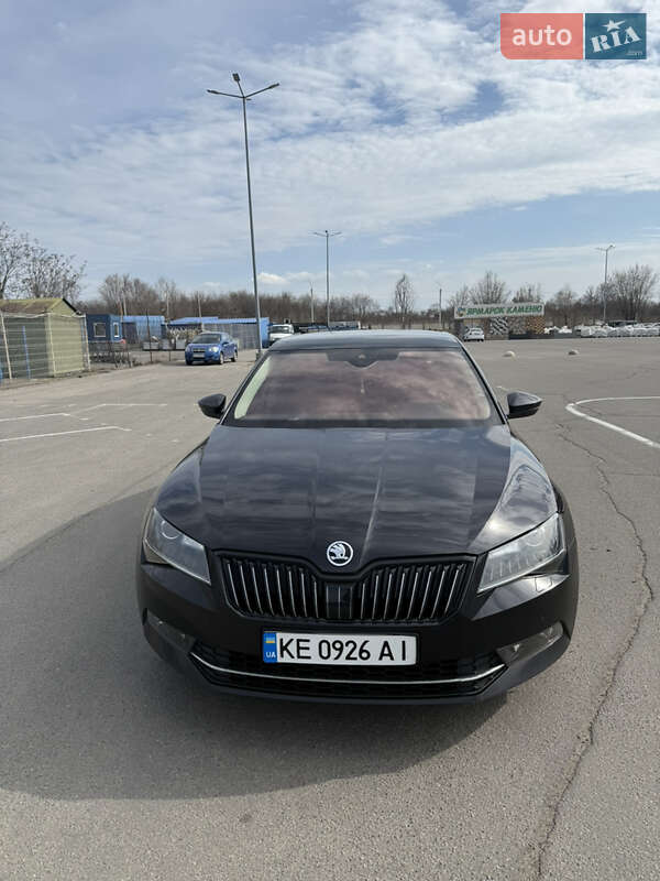 Лифтбек Skoda Superb 2015 в 