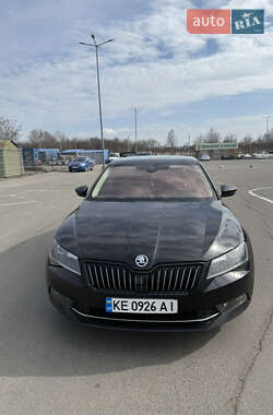 Лифтбек Skoda Superb 2015 в 