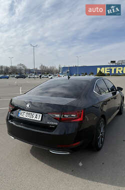 Лифтбек Skoda Superb 2015 в 