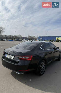 Лифтбек Skoda Superb 2015 в 