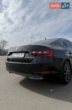 Лифтбек Skoda Superb 2015 в 