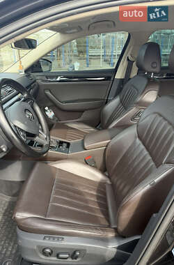 Лифтбек Skoda Superb 2015 в 