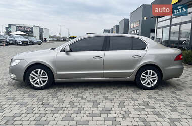 Лифтбек Skoda Superb 2012 в 
