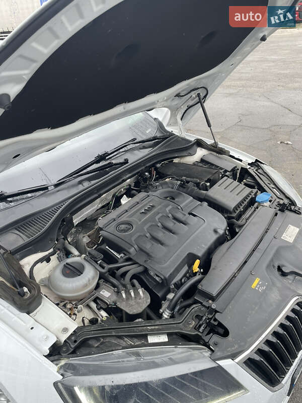 Універсал Skoda Superb 2016 в Звягелі