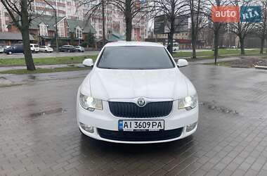 Лифтбек Skoda Superb 2013 в 