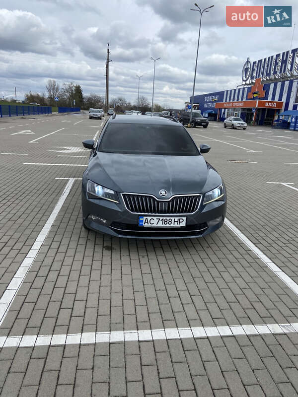 Универсал Skoda Superb 2016 в Нововолынске