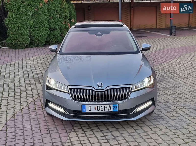 Лифтбек Skoda Superb 2019 в 