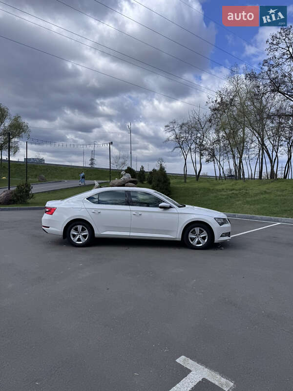 Ліфтбек Skoda Superb 2015 в Києві фото 14 Ліфтбек Skoda Superb 2015 в Києві