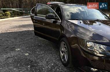 Лифтбек Skoda Superb 2013 в 