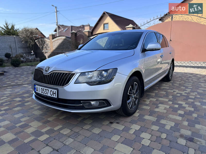 Лифтбек Skoda Superb 2013 в 