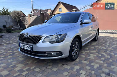 Лифтбек Skoda Superb 2013 в 