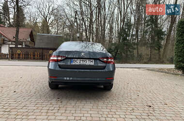 Лифтбек Skoda Superb 2016 в 