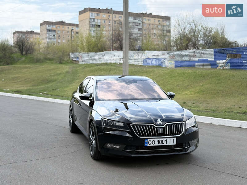Лифтбек Skoda Superb 2016 в 