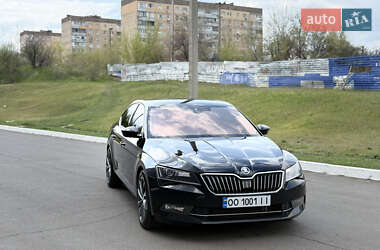 Лифтбек Skoda Superb 2016 в 