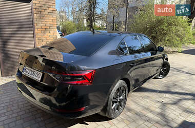 Лифтбек Skoda Superb 2022 в 