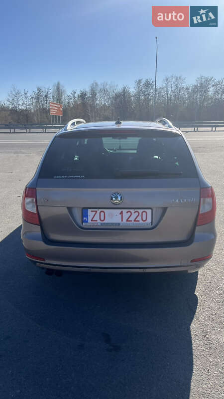 Универсал Skoda Superb 2012 в Звягеле