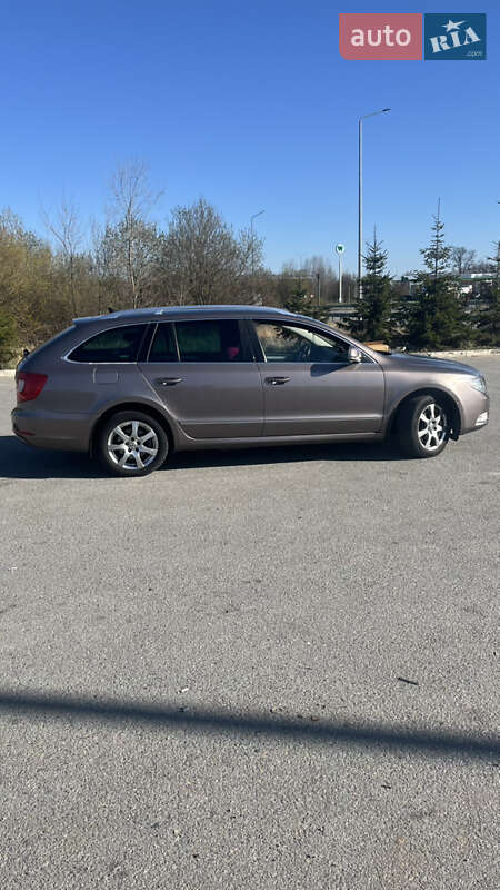 Универсал Skoda Superb 2012 в Звягеле