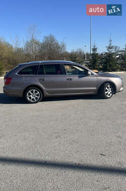 Універсал Skoda Superb 2012 в 