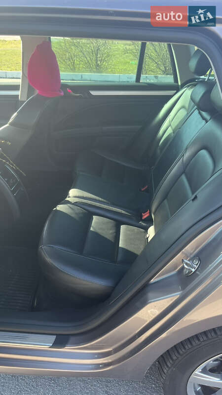 Универсал Skoda Superb 2012 в Звягеле