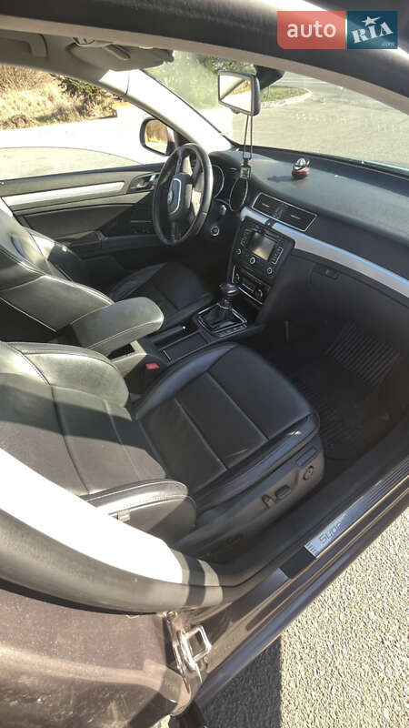 Универсал Skoda Superb 2012 в Звягеле