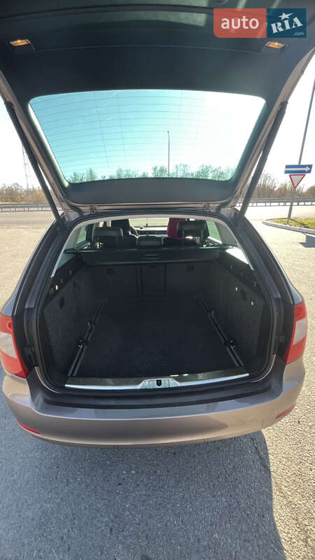 Универсал Skoda Superb 2012 в Звягеле