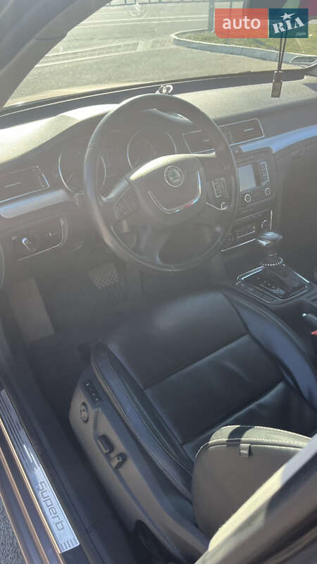 Универсал Skoda Superb 2012 в Звягеле