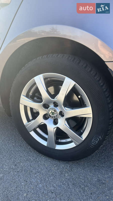 Универсал Skoda Superb 2012 в Звягеле