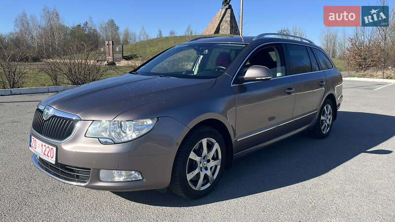Универсал Skoda Superb 2012 в Звягеле