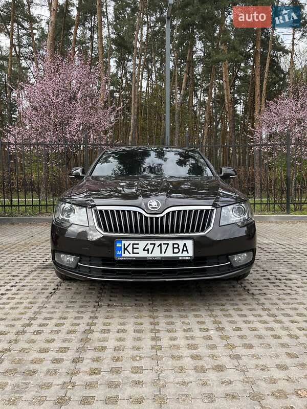 Лифтбек Skoda Superb 2013 в 