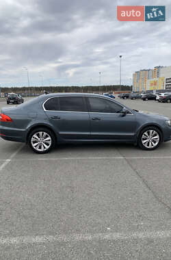 Лифтбек Skoda Superb 2013 в 