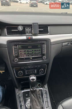 Лифтбек Skoda Superb 2013 в 