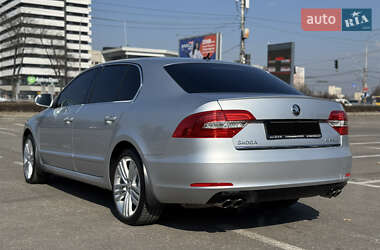 Лифтбек Skoda Superb 2013 в 
