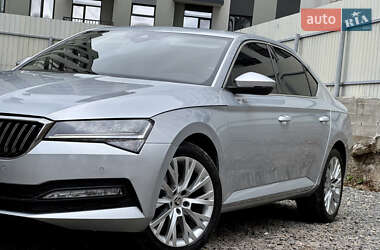 Лифтбек Skoda Superb 2022 в 