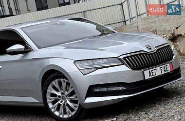 Лифтбек Skoda Superb 2022 в 