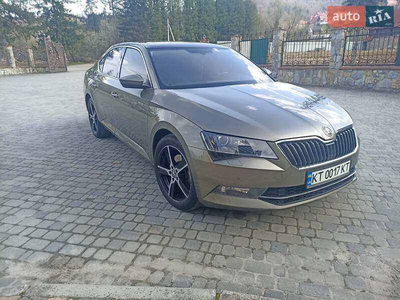 Лифтбек Skoda Superb 2016 в Яремче