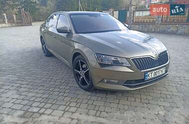 Лифтбек Skoda Superb 2016 в 