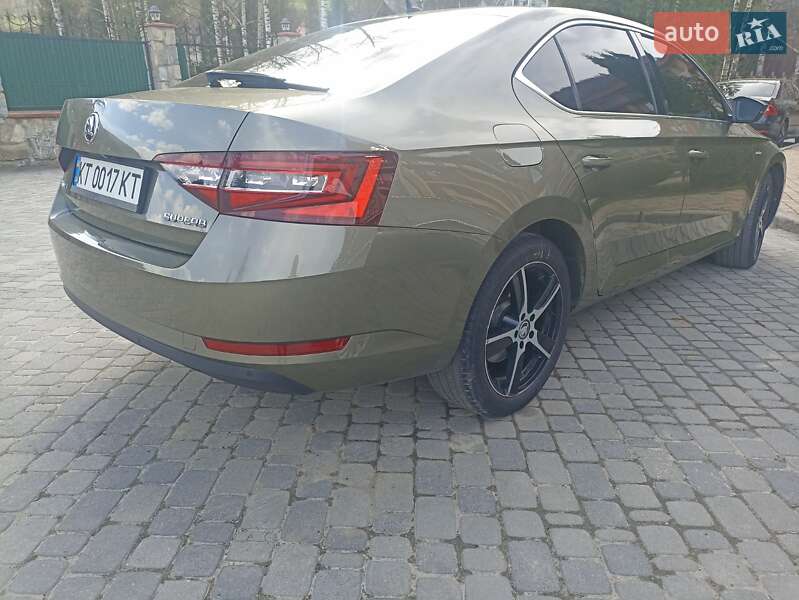 Лифтбек Skoda Superb 2016 в Яремче