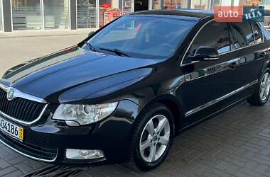 Лифтбек Skoda Superb 2013 в 