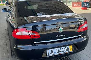 Лифтбек Skoda Superb 2013 в 
