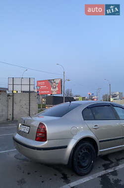Лифтбек Skoda Superb 2004 в 