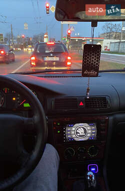 Лифтбек Skoda Superb 2004 в 