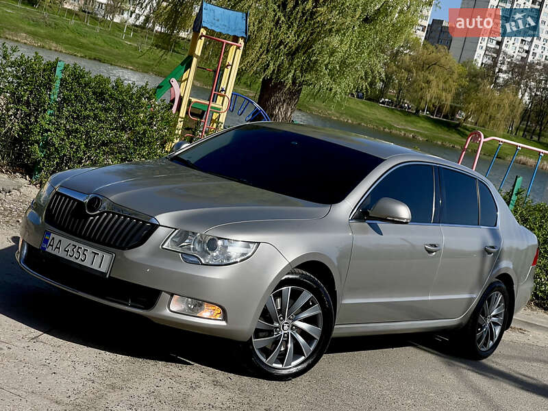 Лифтбек Skoda Superb 2012 в 