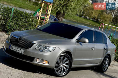 Лифтбек Skoda Superb 2012 в 