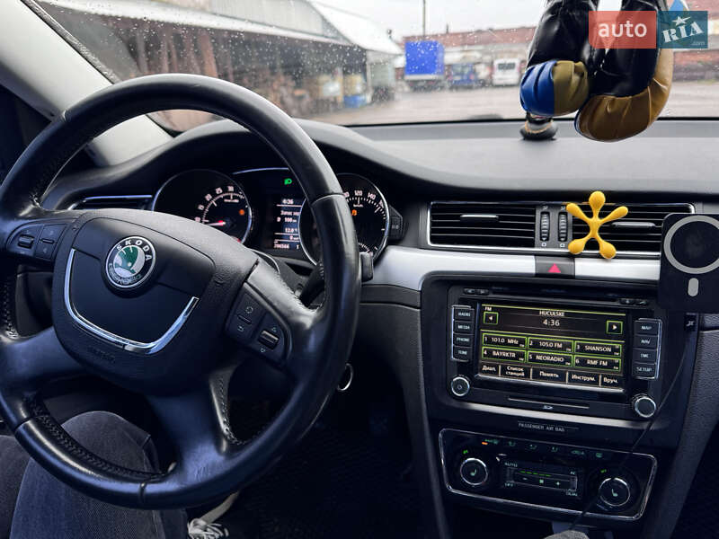 Лифтбек Skoda Superb 2012 в Шептицькому