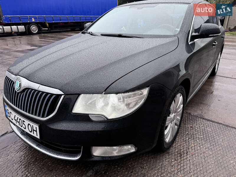 Лифтбек Skoda Superb 2012 в Шептицькому
