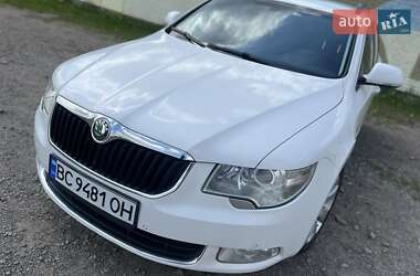 Універсал Skoda Superb 2011 в Дрогобичі